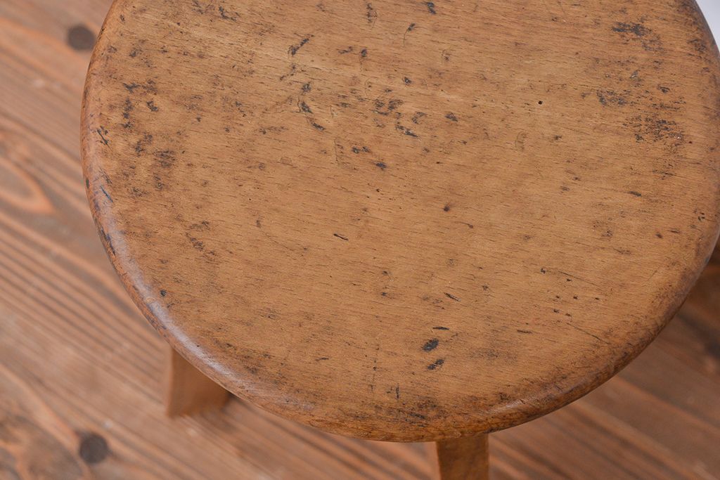 アンティーク家具　古い木のシンプルな丸スツール(イス)(丸椅子)
