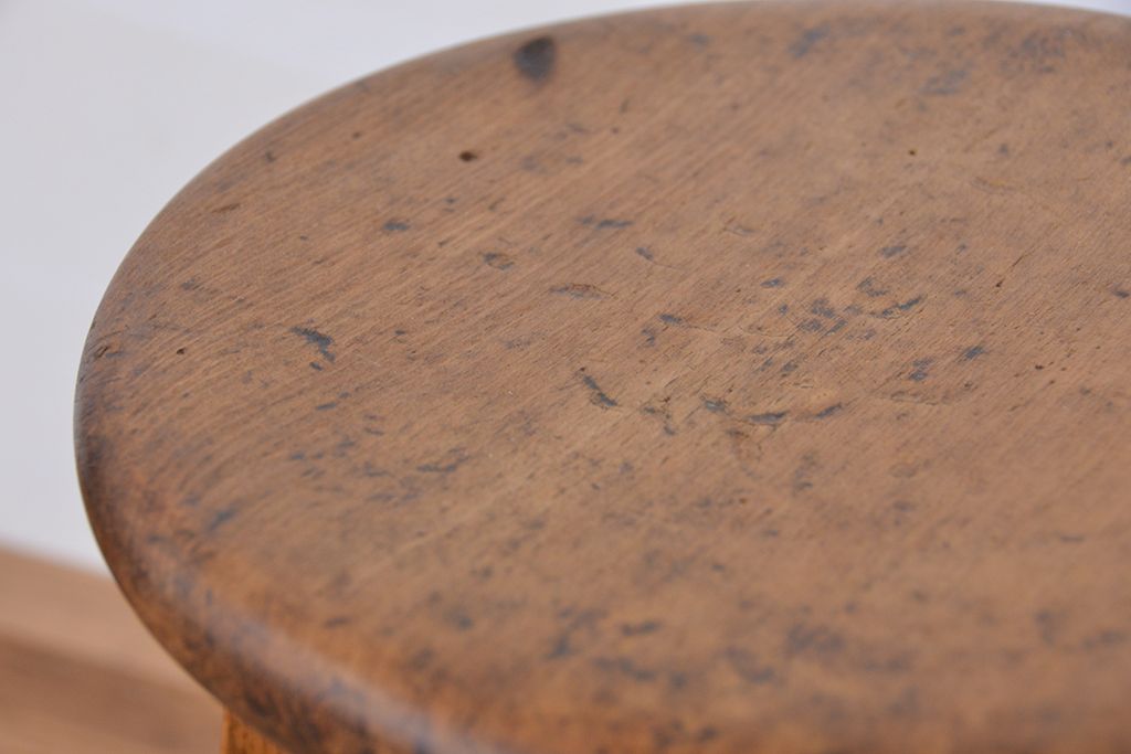 アンティーク家具　古い木のシンプルな丸スツール(イス)(丸椅子)