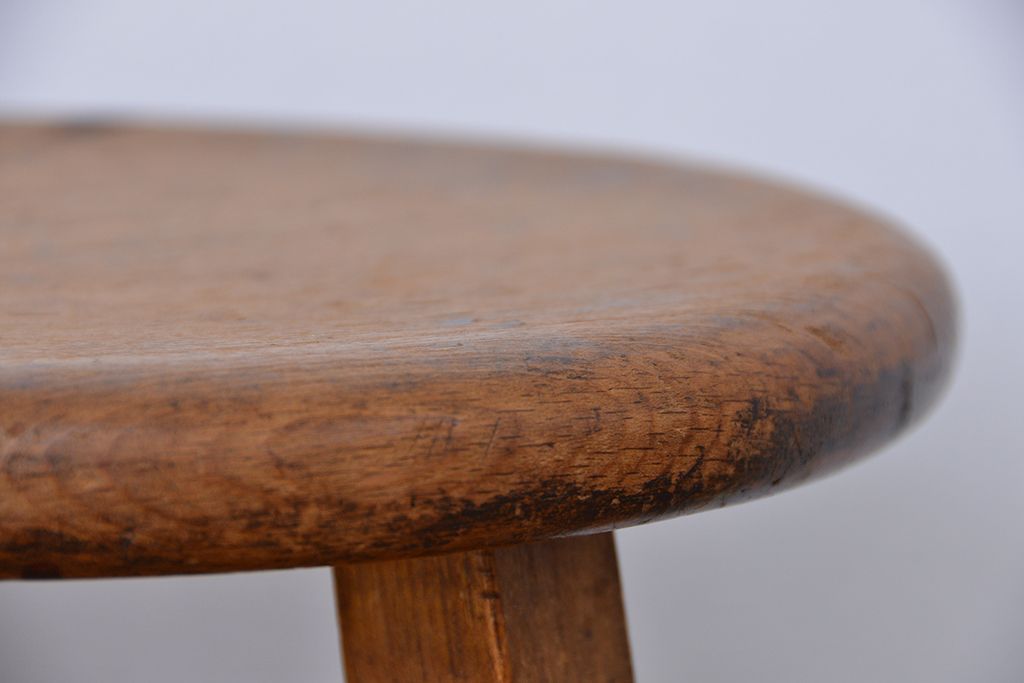 アンティーク家具　古い木のシンプルな丸スツール(イス)(丸椅子)