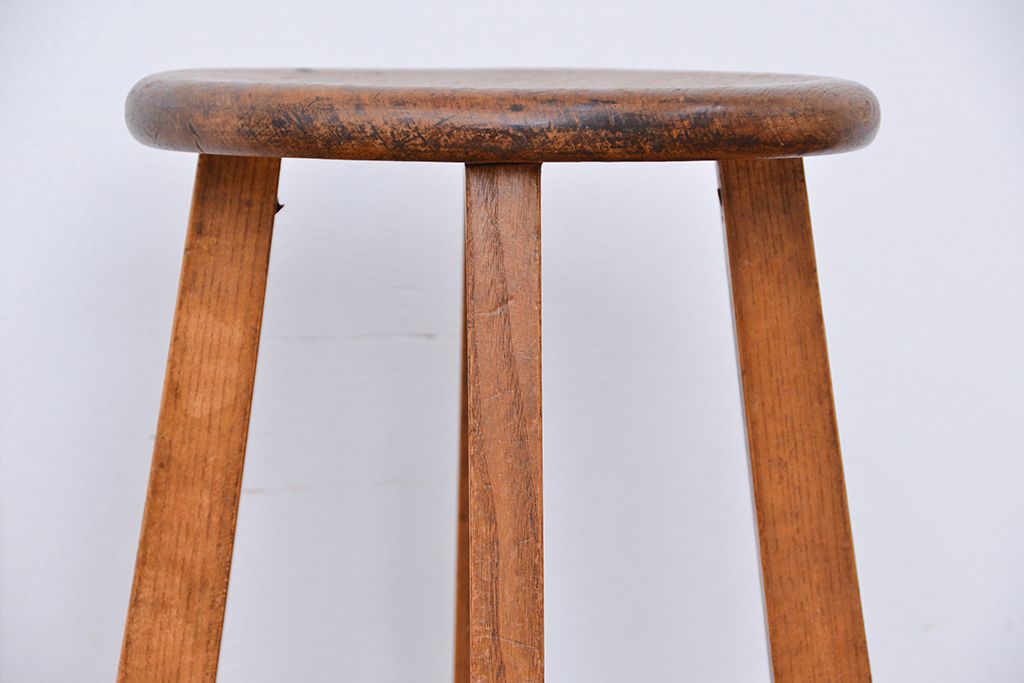 アンティーク家具　古い木のシンプルな丸スツール(イス)(丸椅子)