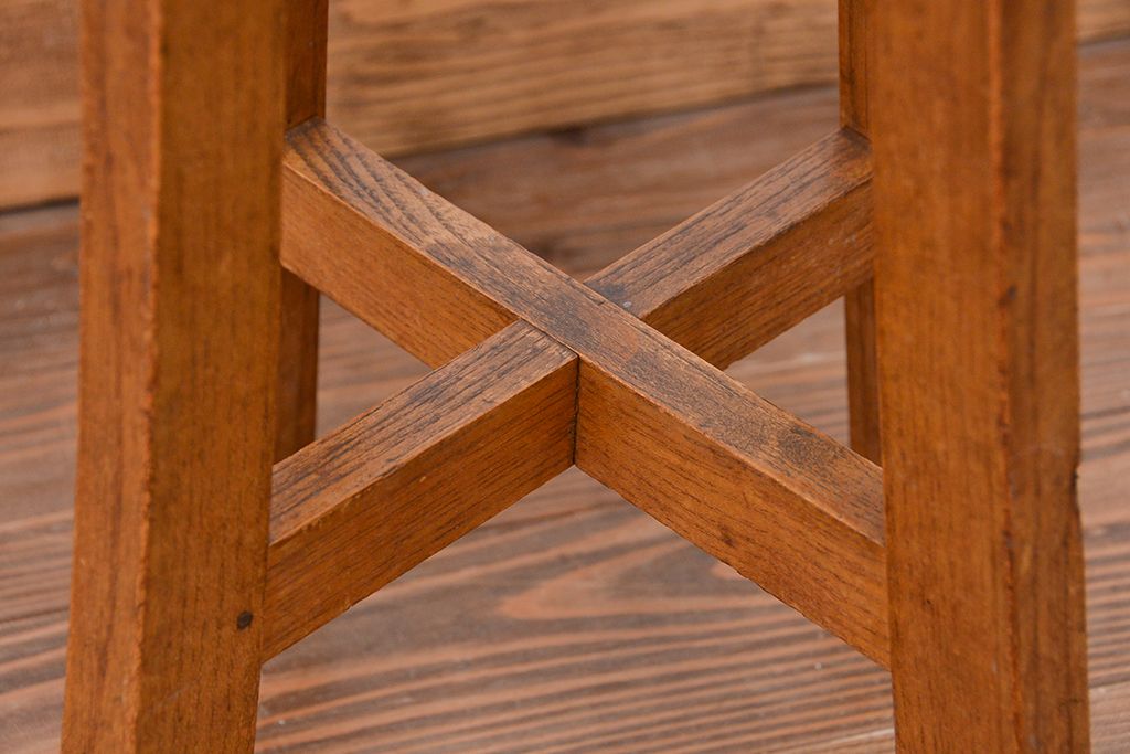 アンティーク家具　古い木のシンプルな丸スツール(イス)(丸椅子)