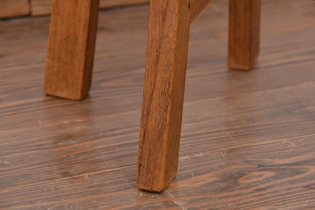 アンティーク家具　古い木のシンプルな丸スツール(イス)(丸椅子)