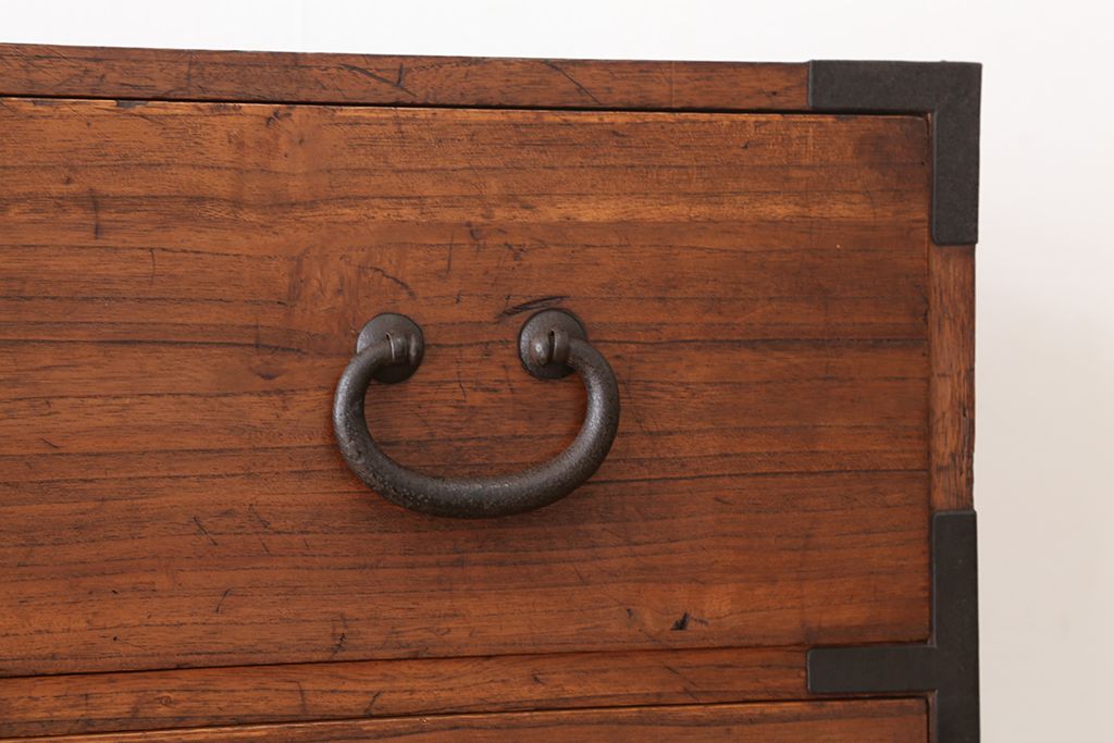 アンティーク家具　☆古民具・骨董　シンプルな丸金具の重ね時代箪笥(チェスト)