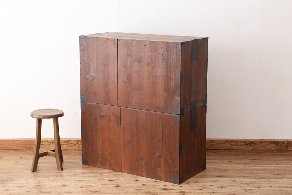 アンティーク家具　☆古民具・骨董　シンプルな丸金具の重ね時代箪笥(チェスト)