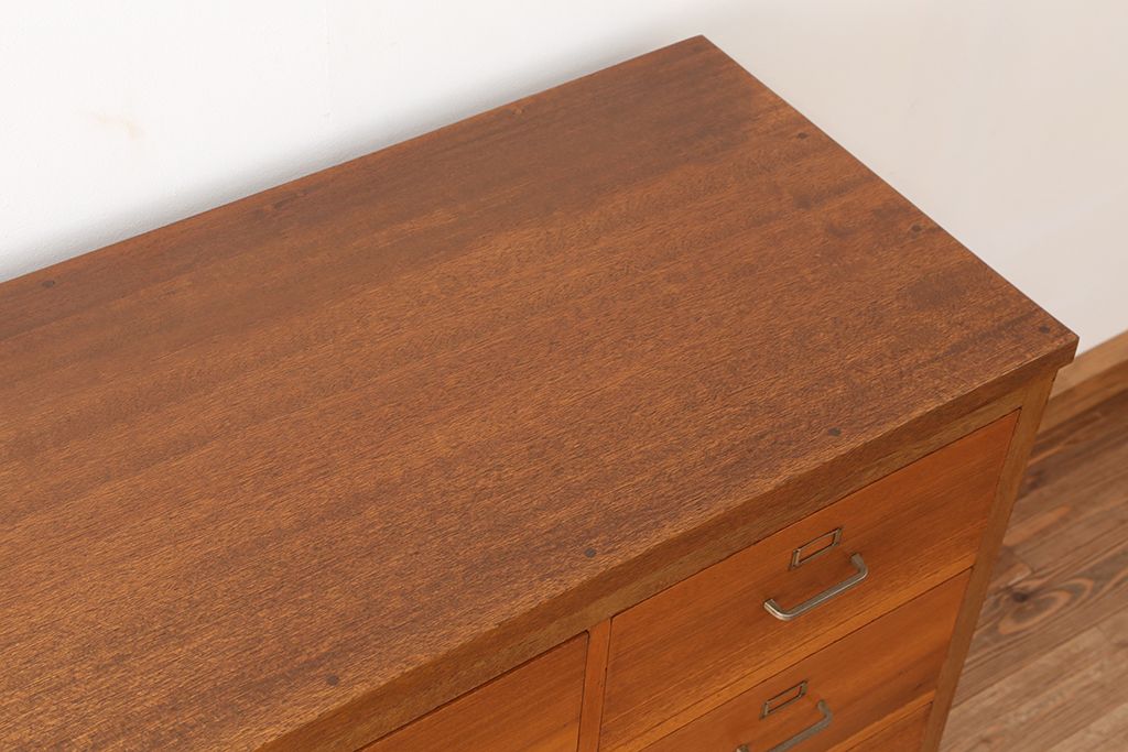 アンティーク家具　1960年〜70年代　ネームプレート付き大型チェスト(1)(引き出し/ドロワー/サイドボード)
