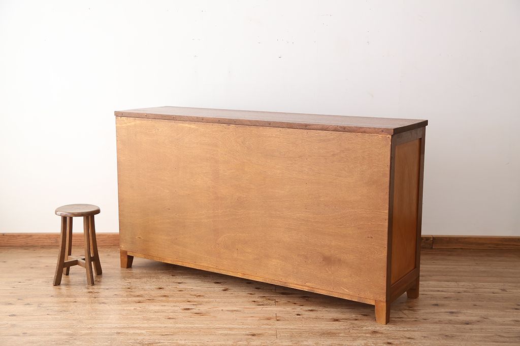 アンティーク家具　1960年〜70年代　ネームプレート付き大型チェスト(1)(引き出し/ドロワー/サイドボード)