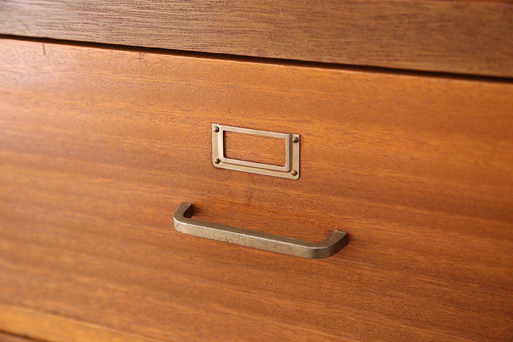 アンティーク家具　1960年〜70年代　ネームプレート付き大型チェスト(2)(引き出し/ドロワー/サイドボード)