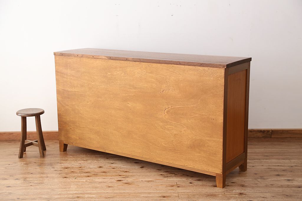 アンティーク家具　1960年〜70年代　ネームプレート付き大型チェスト(2)(引き出し/ドロワー/サイドボード)