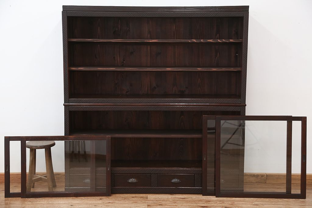 アンティーク家具　大正ロマン　前面彫刻仕上げ　二段重ね収納棚(ガラスケース、飾り棚)
