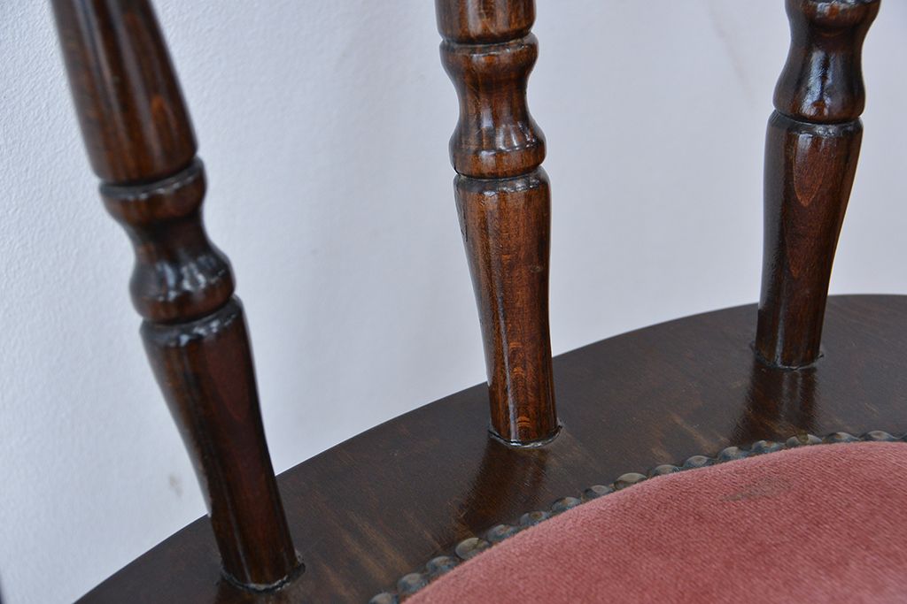 ヴィンテージ家具　イギリスビンテージ　かわいらしいダイニングチェア　1脚(椅子/イス)