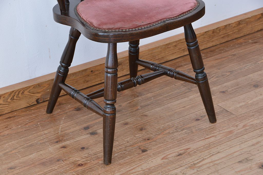 ヴィンテージ家具　イギリスビンテージ　かわいらしいダイニングチェア　1脚(椅子/イス)