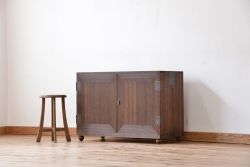 レトロ家具　昭和レトロ　古い木の脚付き観音開き収納棚(ローボード)