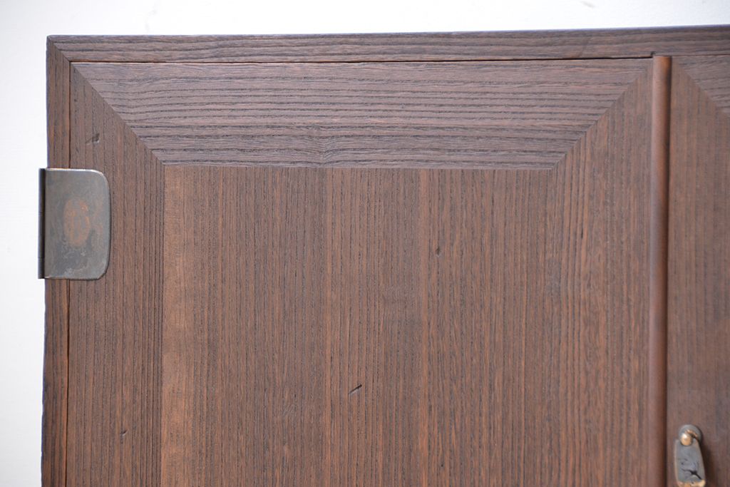 レトロ家具　昭和レトロ　古い木の脚付き観音開き収納棚(ローボード)
