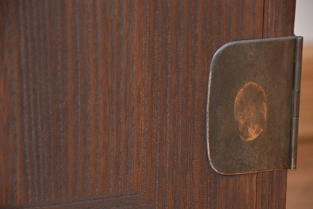 レトロ家具　昭和レトロ　古い木の脚付き観音開き収納棚(ローボード)