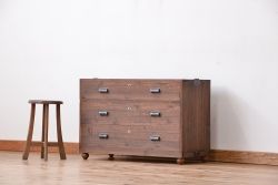 アンティーク家具　アンティーク　古い木のシンプルな脚付きローチェスト?(ローボード)