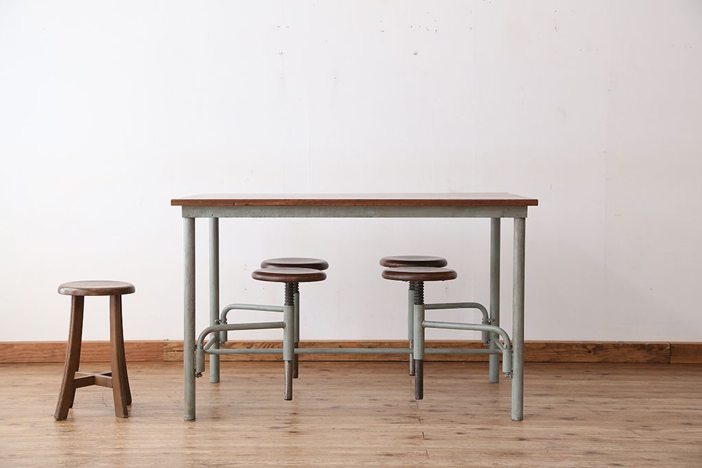 ラフジュオリジナル　4脚格納スツールの作業台(テーブル、机)