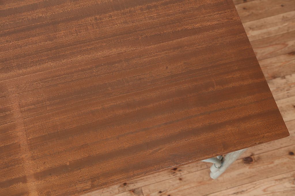 ラフジュオリジナル　4脚格納スツールの作業台(テーブル、机)