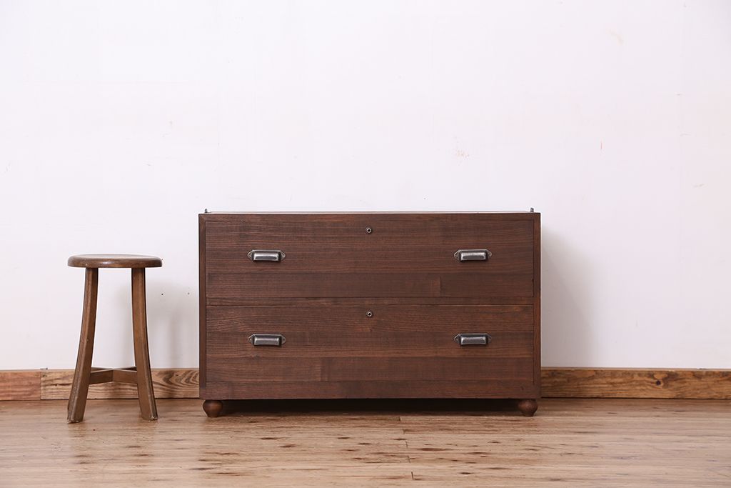 レトロ家具　昭和レトロ　古い木のシンプルな脚付きローチェスト(ローボード)