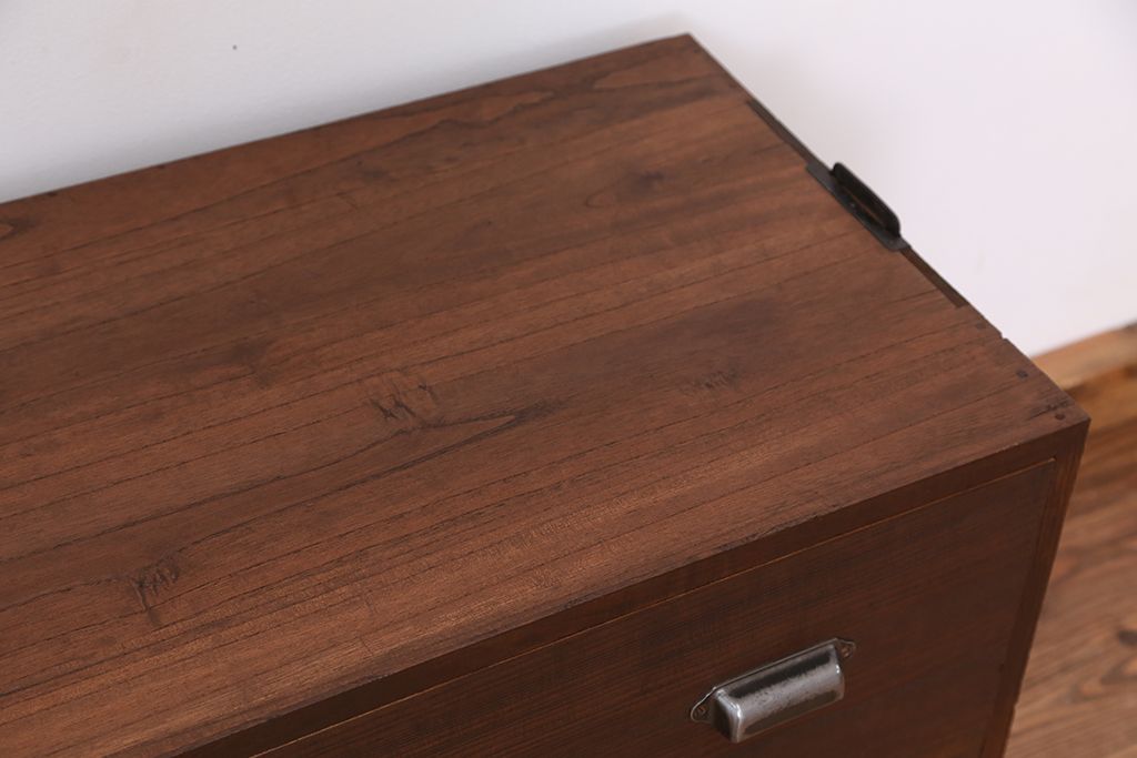レトロ家具　昭和レトロ　古い木のシンプルな脚付きローチェスト(ローボード)