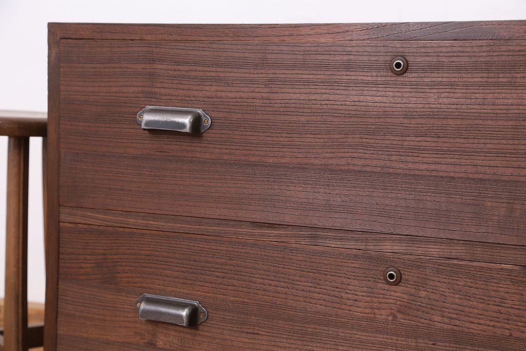 レトロ家具　昭和レトロ　古い木のシンプルな脚付きローチェスト(ローボード)