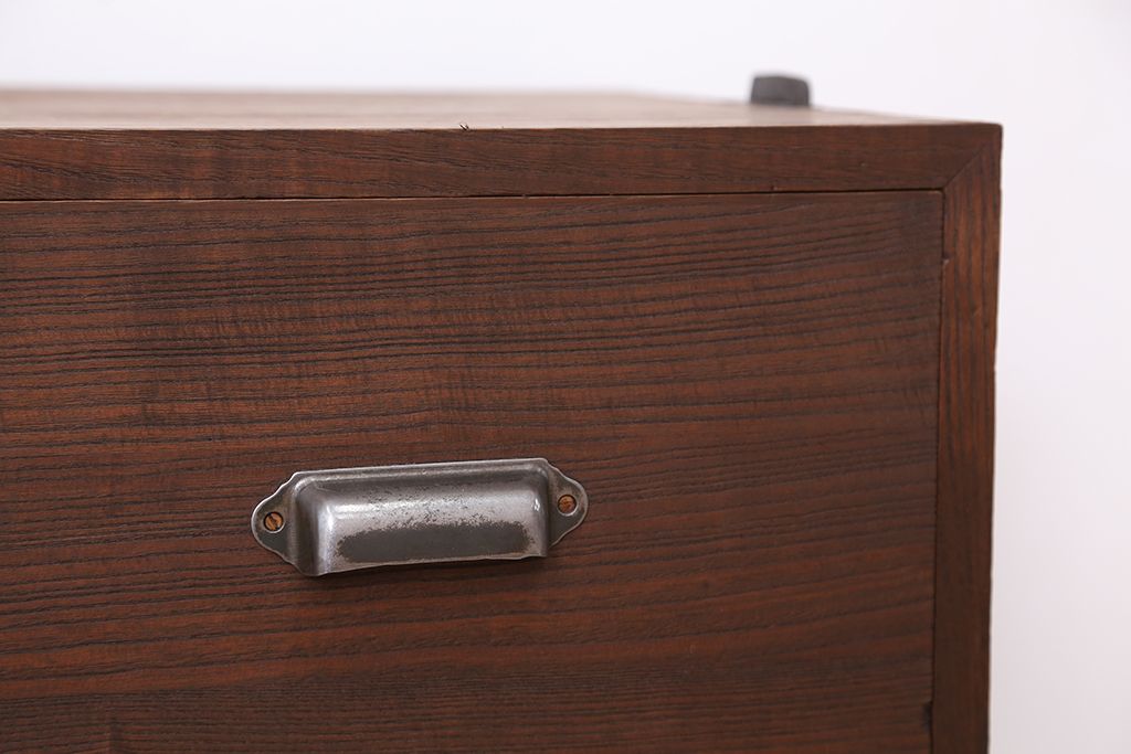 レトロ家具　昭和レトロ　古い木のシンプルな脚付きローチェスト(ローボード)