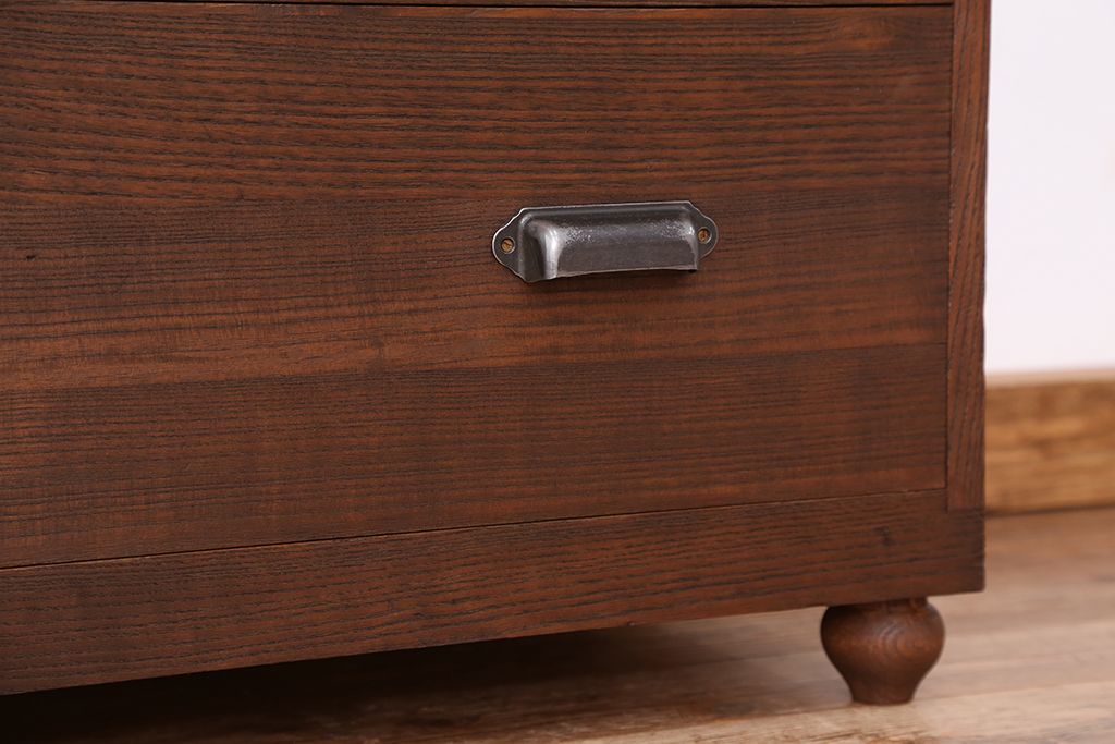 レトロ家具　昭和レトロ　古い木のシンプルな脚付きローチェスト(ローボード)
