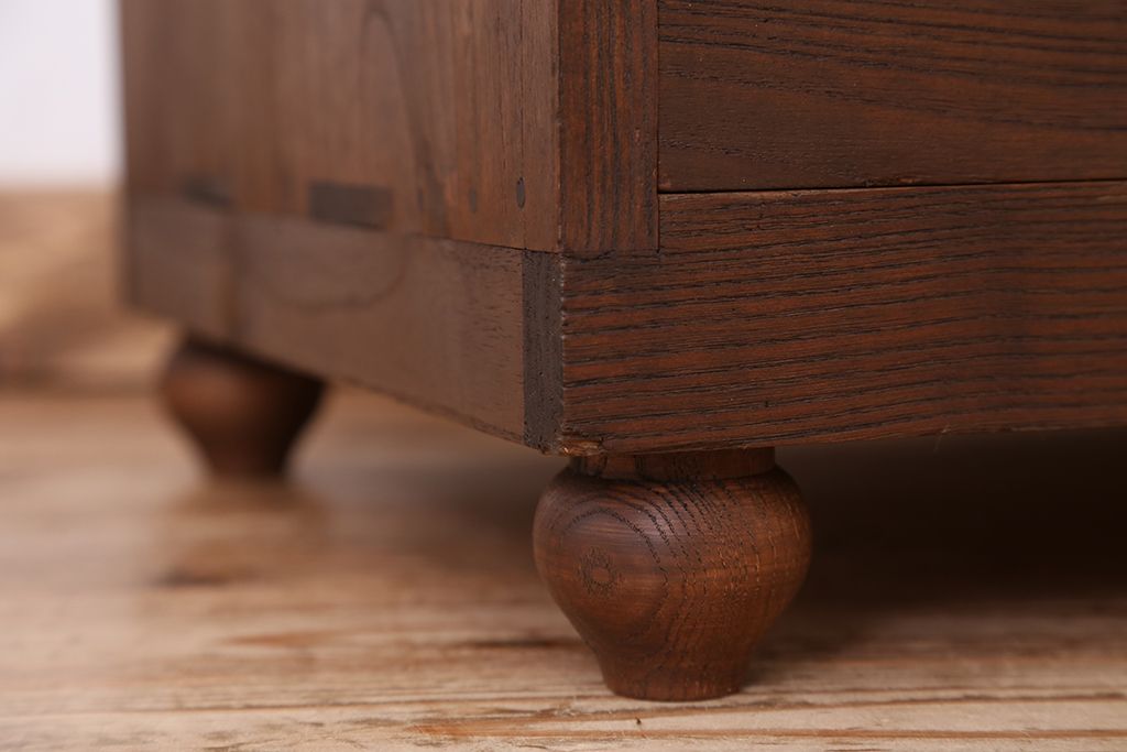 レトロ家具　昭和レトロ　古い木のシンプルな脚付きローチェスト(ローボード)