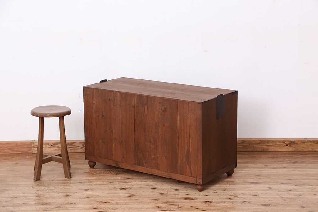 レトロ家具　昭和レトロ　古い木のシンプルな脚付きローチェスト(ローボード)