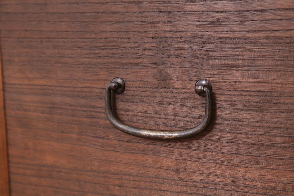 アンティーク家具　アンティーク　古い木の四杯引き出し脚付きローチェスト(ローボード)