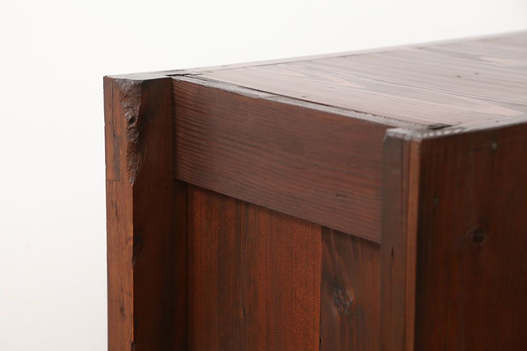 アンティーク家具　アンティーク　欅材引き戸の大きな収納箪笥(サイドボード、水屋箪笥、下駄箱)