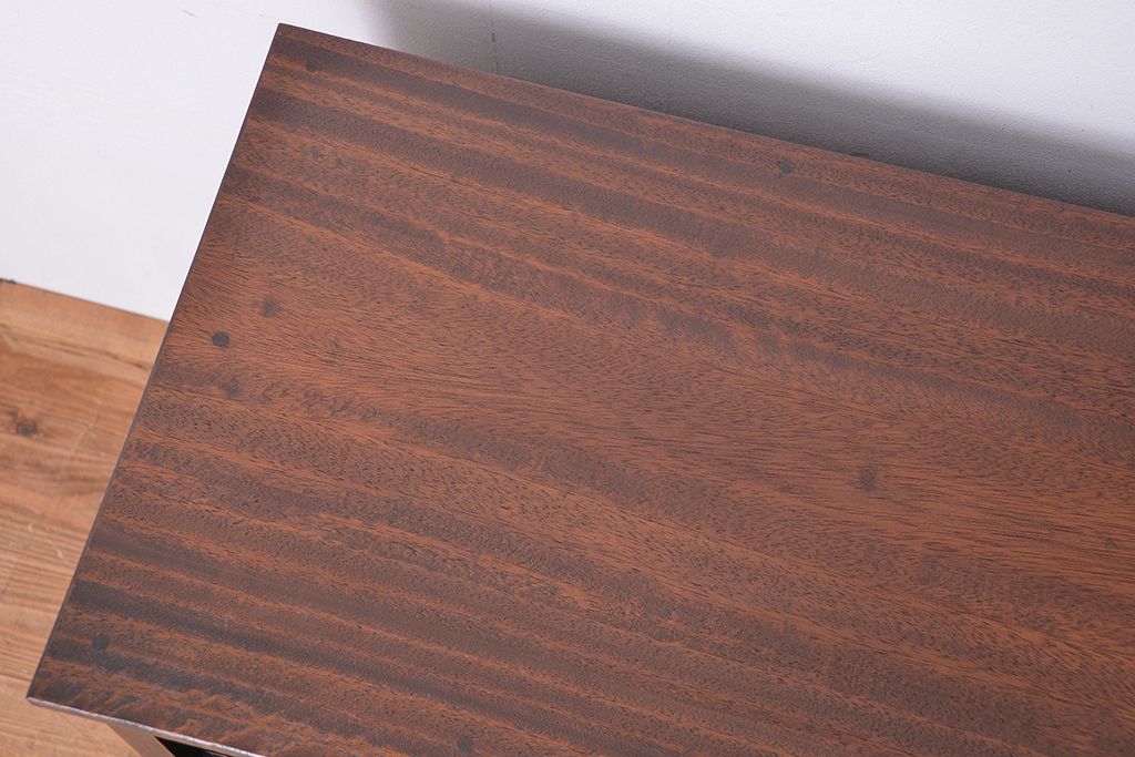 アンティーク家具　アンティーク　前面欅材の鉄脚付きモールガラス収納棚(食器棚)
