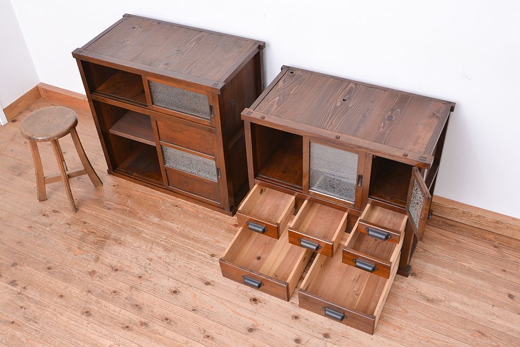 アンティーク家具　☆アンティーク　古い木の二段重ね結霜ガラス食器棚(収納棚)