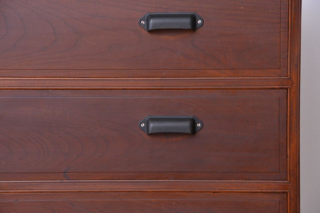 アンティーク家具　アンティーク　古い木の大振りな鉄脚付きローチェスト?(ローボード、タンス、箪笥)