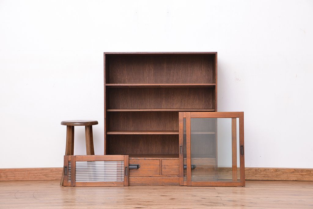 アンティーク家具　アンティーク　古い木のシンプルな収納棚(食器棚)