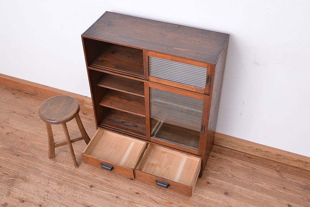 アンティーク家具　アンティーク　古い木のシンプルな収納棚(食器棚)