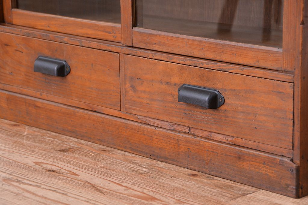 アンティーク家具　アンティーク　古い木のシンプルな収納棚(食器棚)