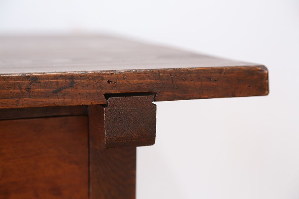 アンティーク家具　アンティーク　古い木の使い込まれた平机(テーブル・作業台)