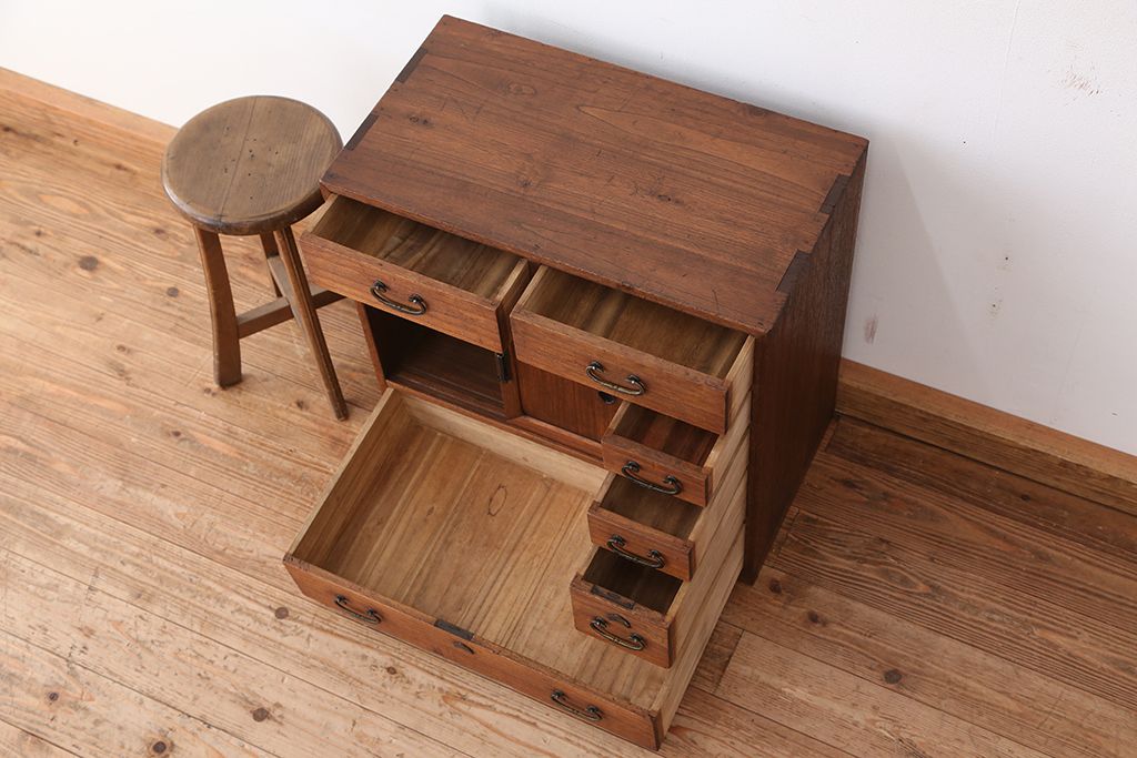 レトロ家具　昭和レトロ 小振りな総桐小箪笥(桐箪笥、桐たんす)