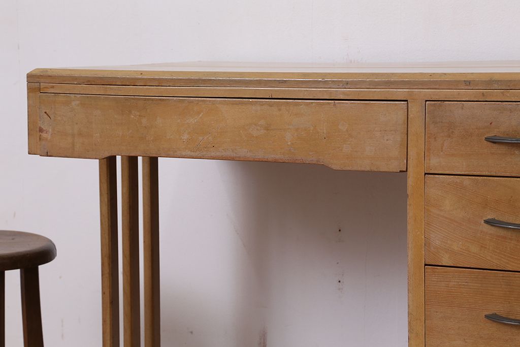 レトロ家具　昭和レトロ　明るい色あいの片袖机(テーブル/作業台)