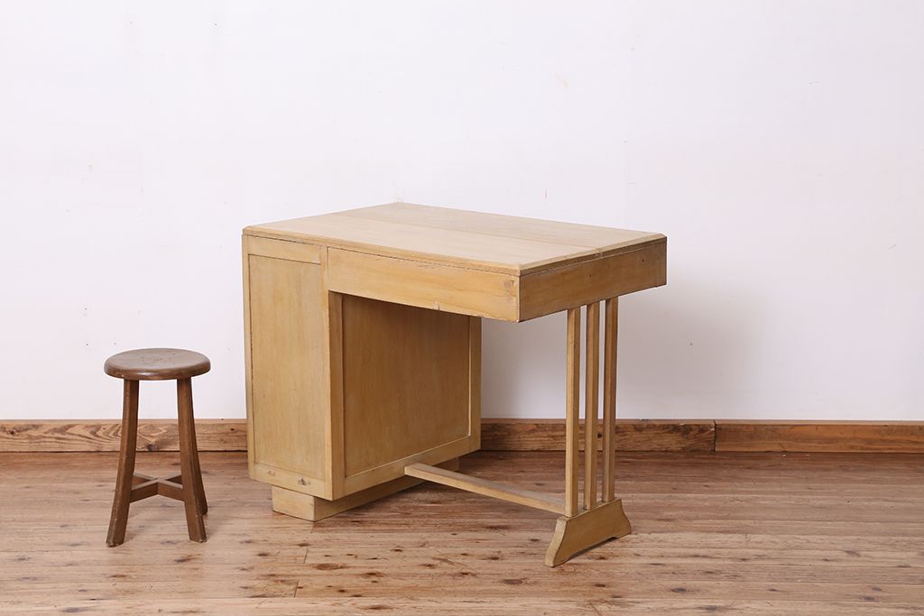 レトロ家具　昭和レトロ　明るい色あいの片袖机(テーブル/作業台)