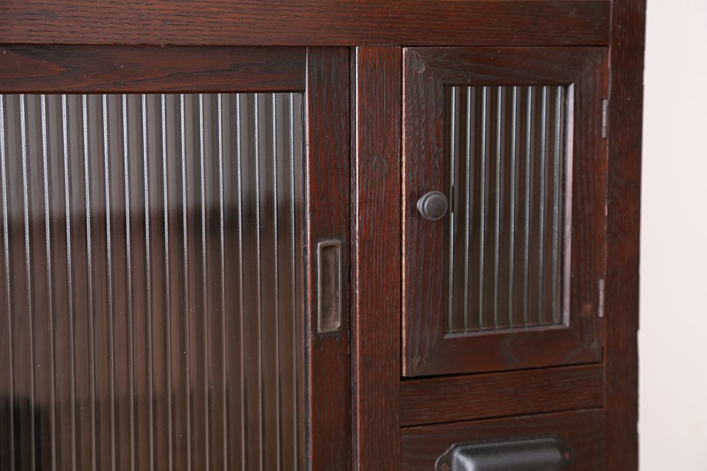 アンティーク家具　アンティーク 使い込まれた関東水屋箪笥(食器棚・収納棚)