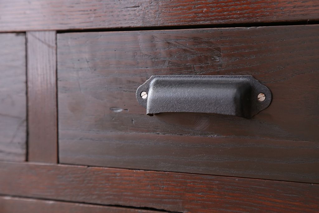 アンティーク家具　アンティーク 使い込まれた関東水屋箪笥(食器棚・収納棚)