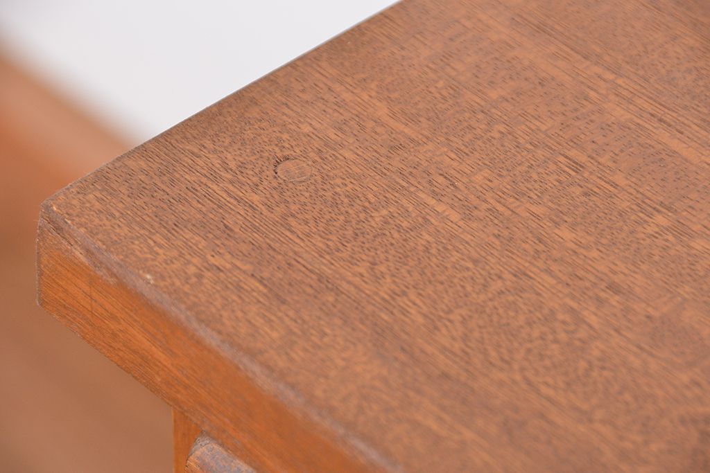 レトロ家具　アンティーク レトロな閉まえる作業台付きモールガラス収納棚(カウンターテーブル)