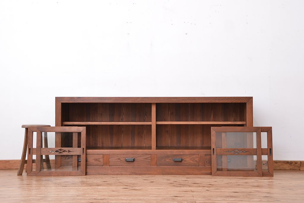レトロ家具 アンティーク しっかりとした作りのレトロなローボード(ガラス引き戸収納棚、水屋箪笥、テレビ台、キャビネット、収納棚) | ラフジュ工房