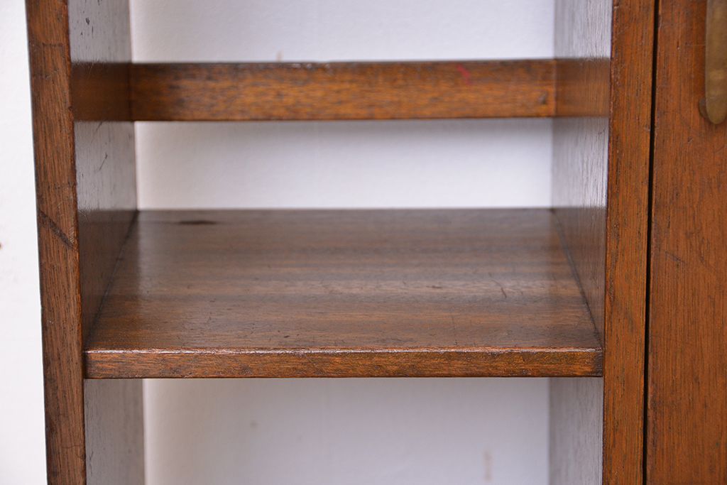 レトロ家具　昭和レトロ　古い木の小さな本箱(収納棚)