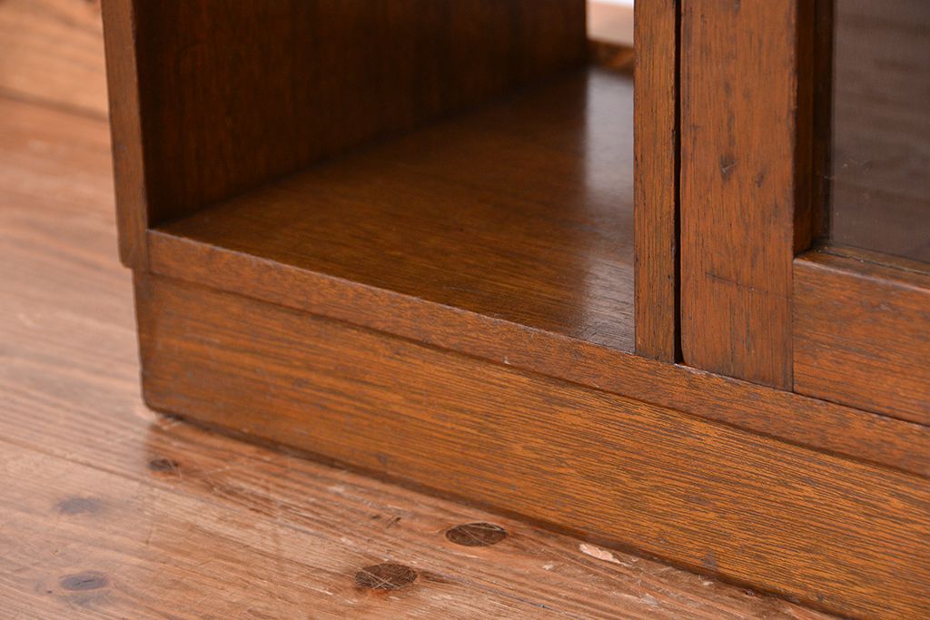 レトロ家具　昭和レトロ　古い木の小さな本箱(収納棚)
