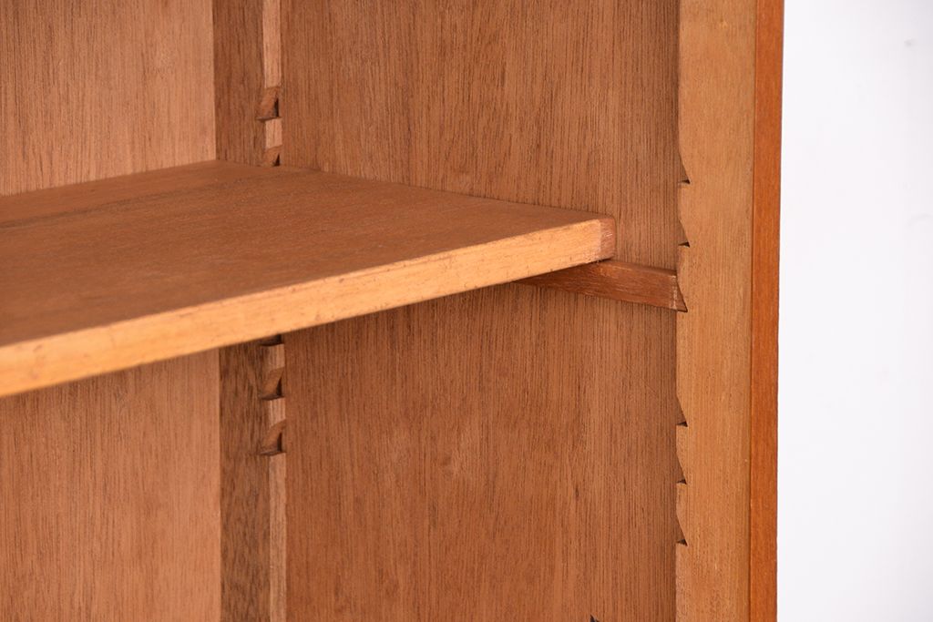 レトロ家具　★昭和レトロ　大振りな引き出し付き飾り棚(本棚)