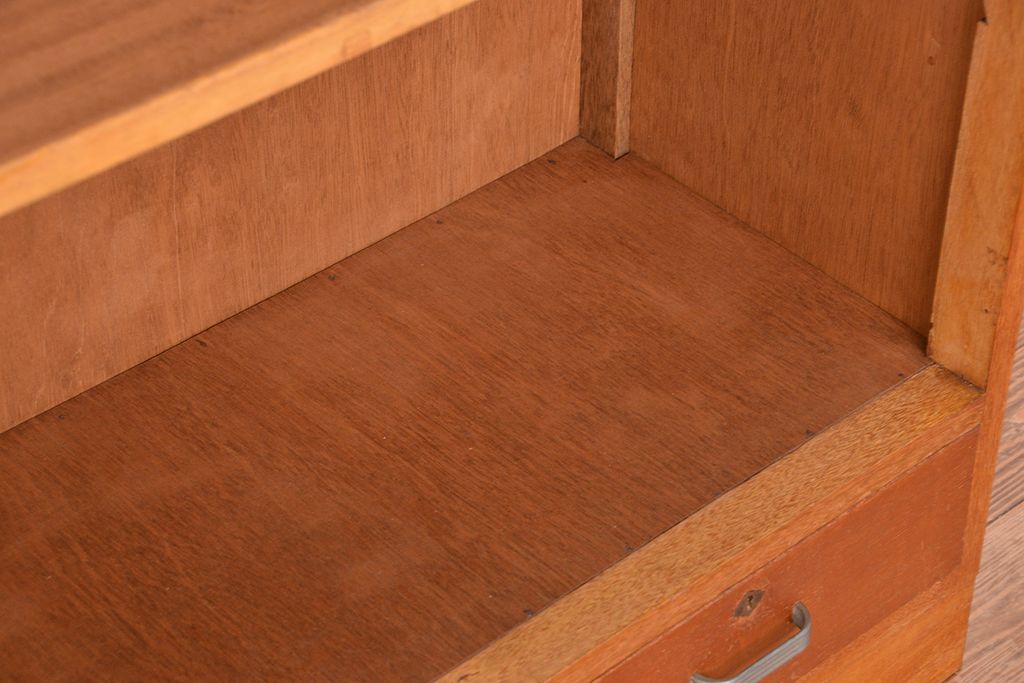 レトロ家具　★昭和レトロ　大振りな引き出し付き飾り棚(本棚)
