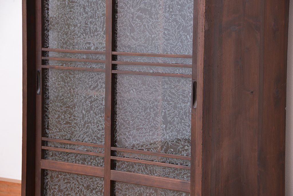 レトロ家具　昭和レトロ　シンプルな結晶ガラス収納棚(下駄箱)