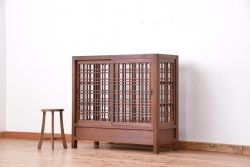 アンティーク家具　古民具・骨董　両面格子引き戸の引き出し付きガラスケース(飾り棚/収納棚)